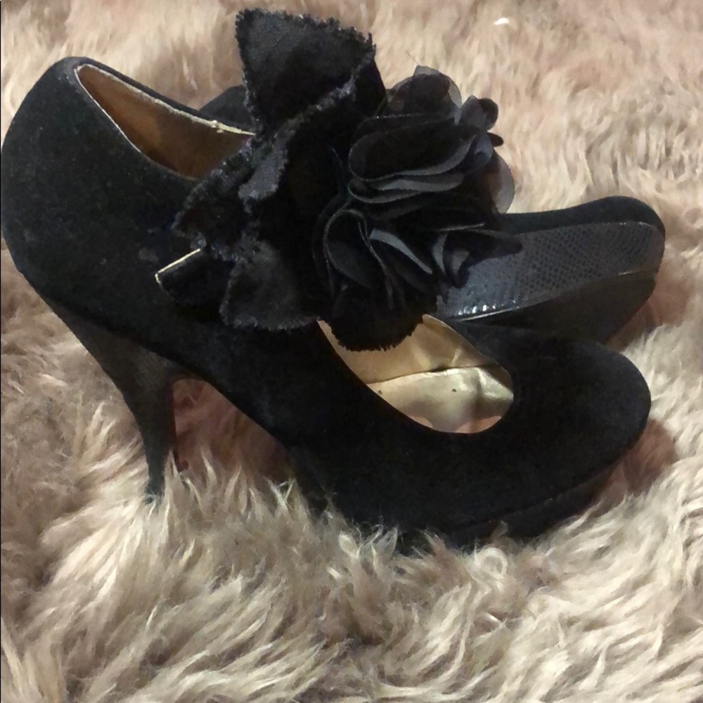 Black Bow Heel